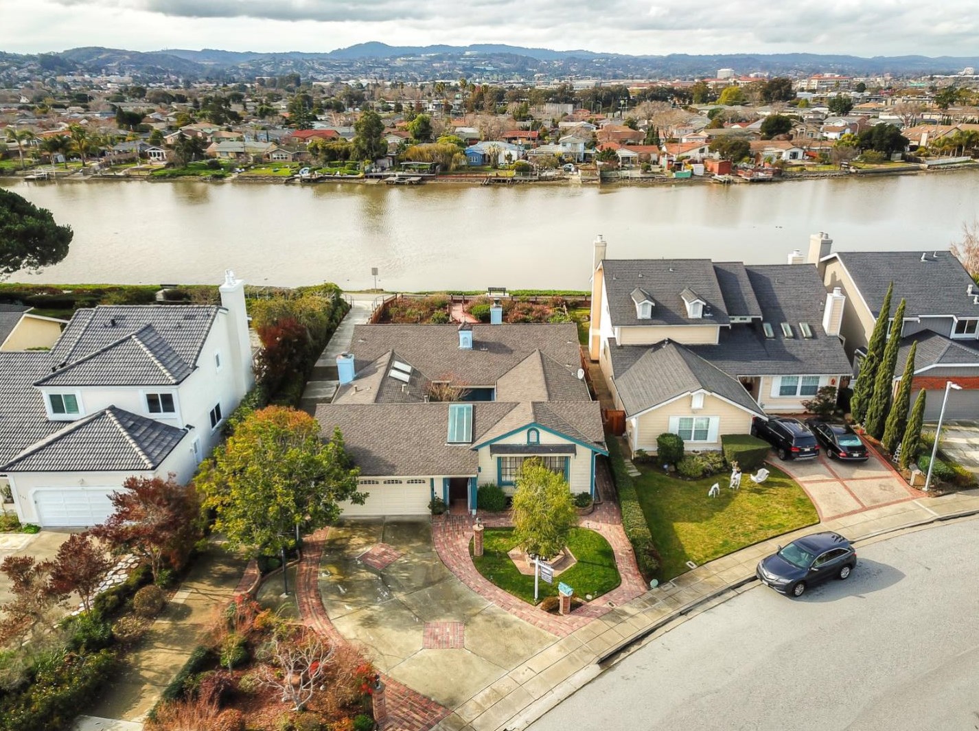 998 Cumberland Ct, San Mateo, CA 94404-3520