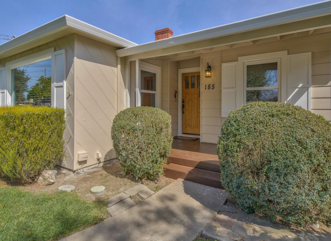 185 Riker Ter, Salinas, CA 93901-2004
