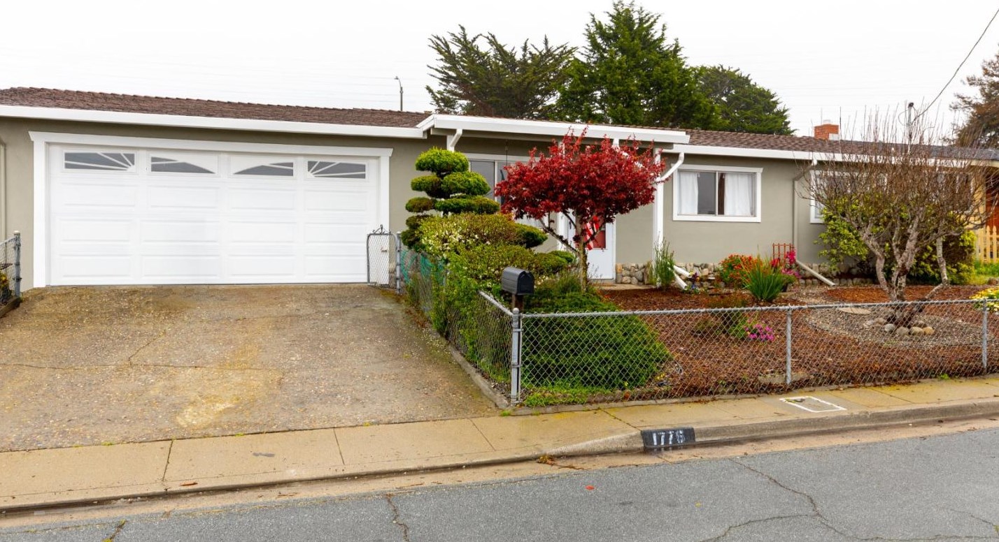 1776 Havana St, Seaside, CA 93955-4038