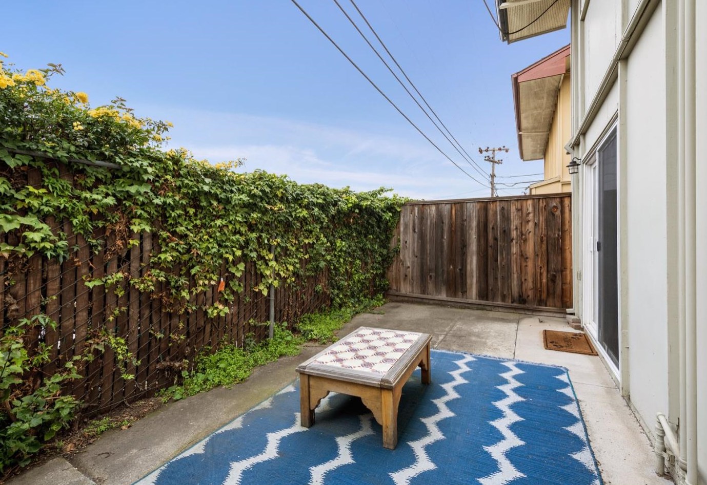 3015 Los Prados St, San Mateo CA  94403-5430 exterior