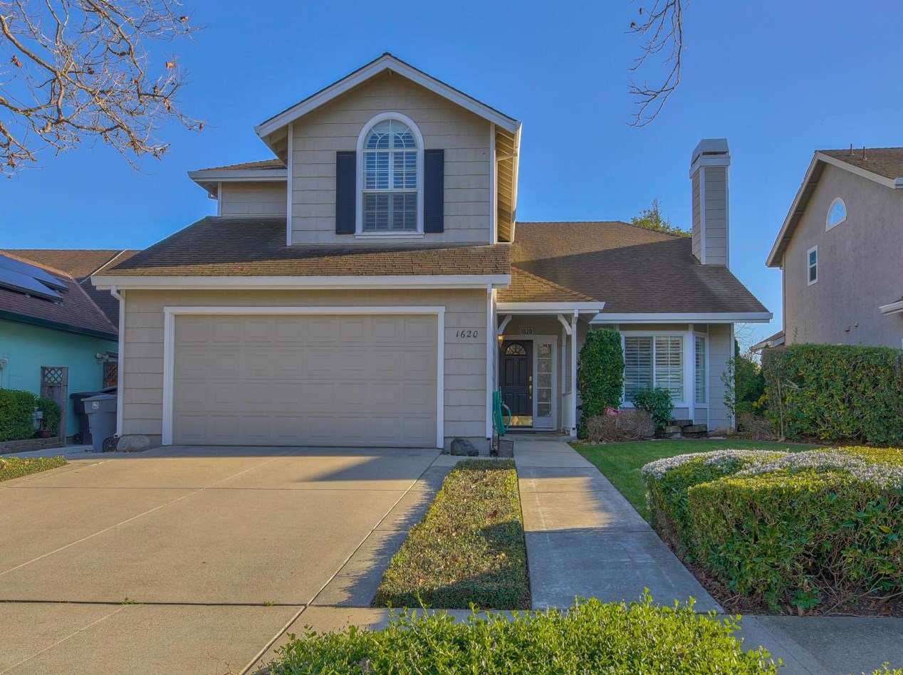 1620 Boston St, Salinas, CA 93906-4910