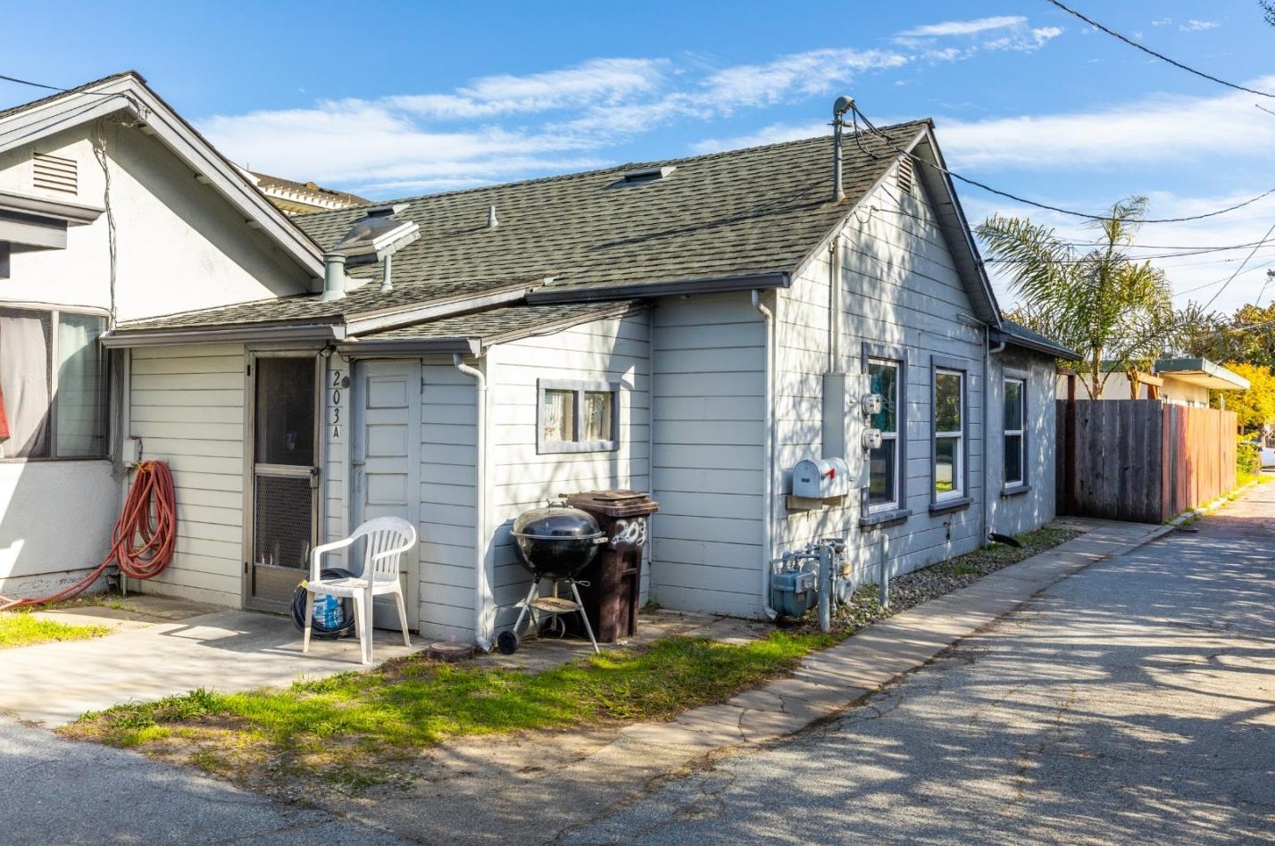 203 Gault St, Santa Cruz, CA 95062-2522