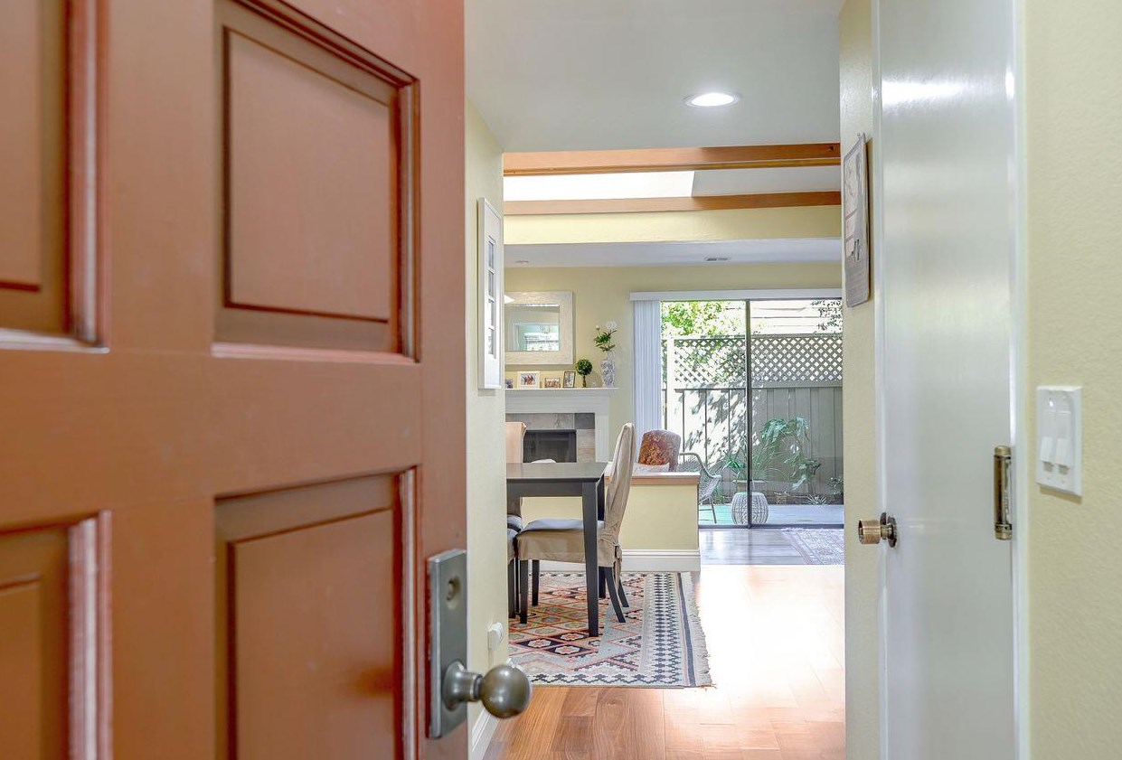 120 Amherst Ave, Menlo Park, CA 94025-3804