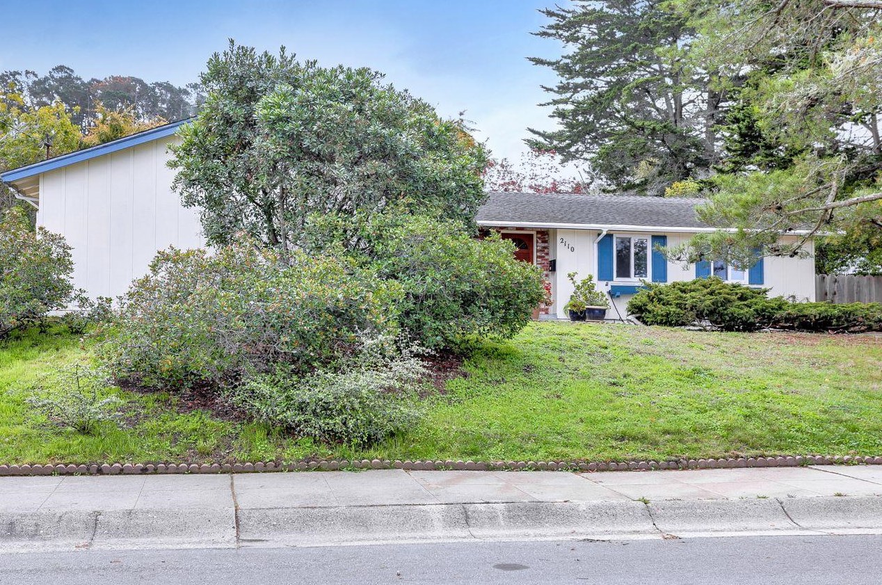 2110 San Vito Cir, Monterey, CA 93940-6427