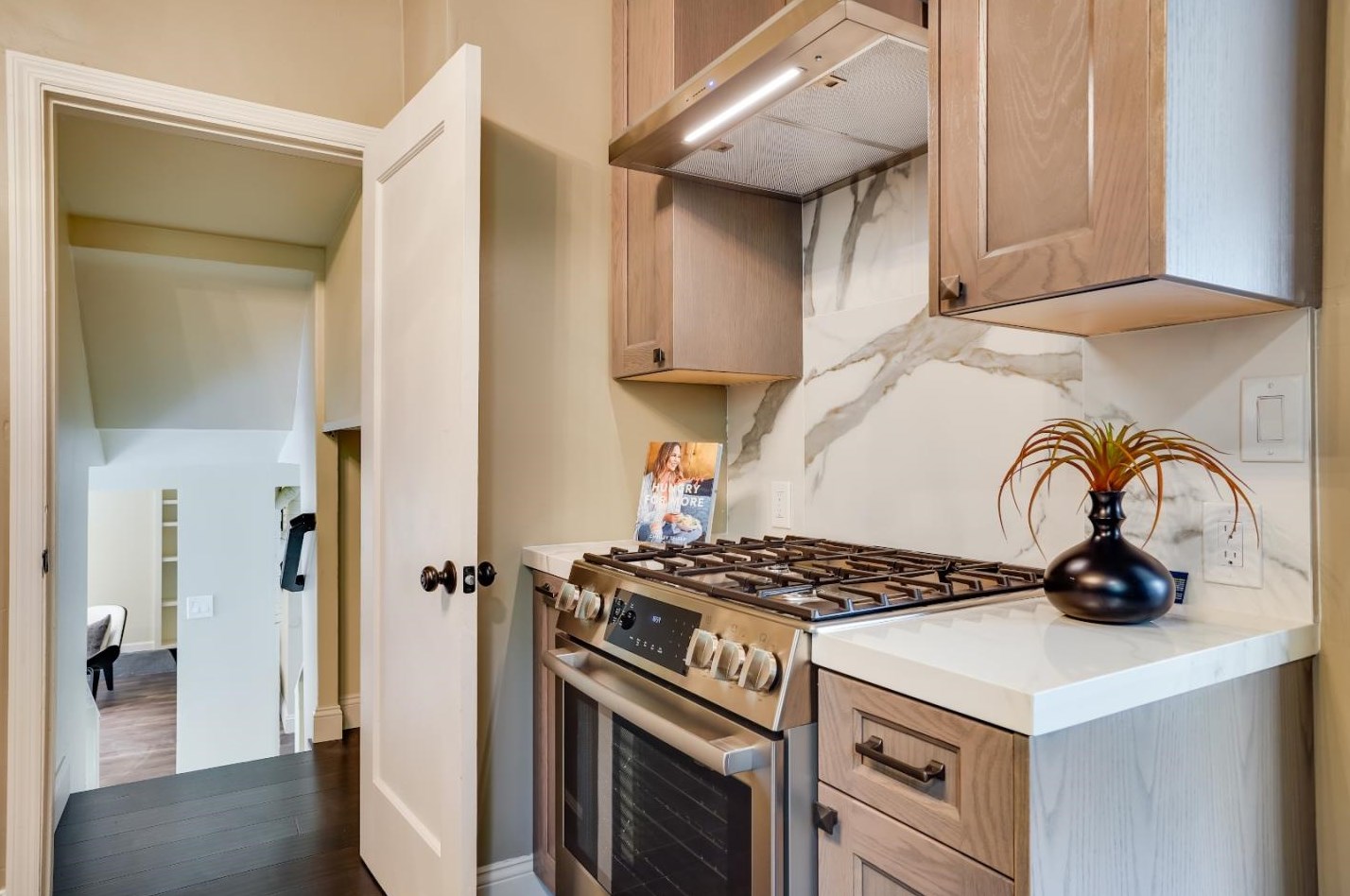 116 Grand Blvd, San Mateo CA  94401-2314 exterior