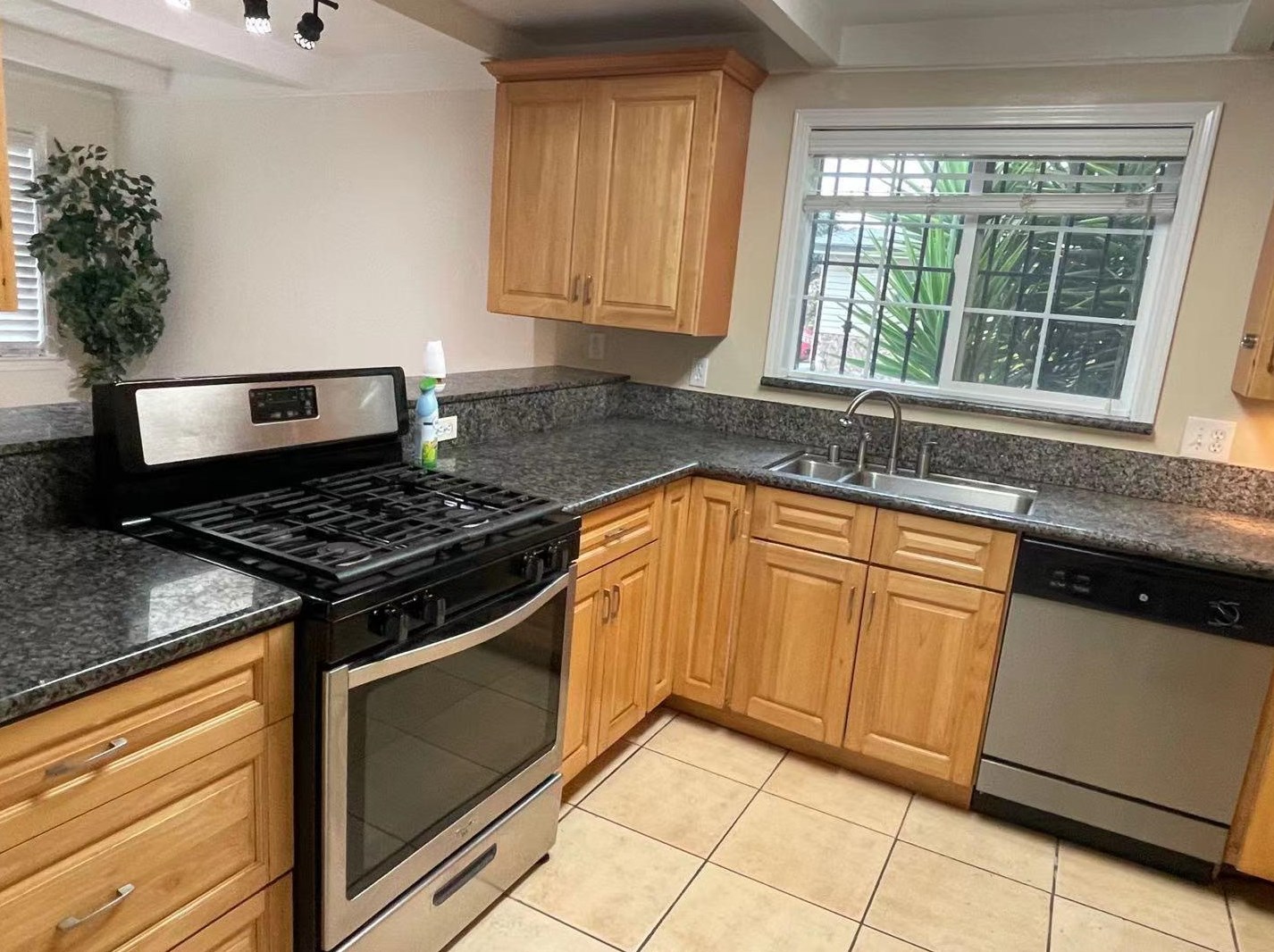 2498 Illinois St, Palo Alto, CA 94303