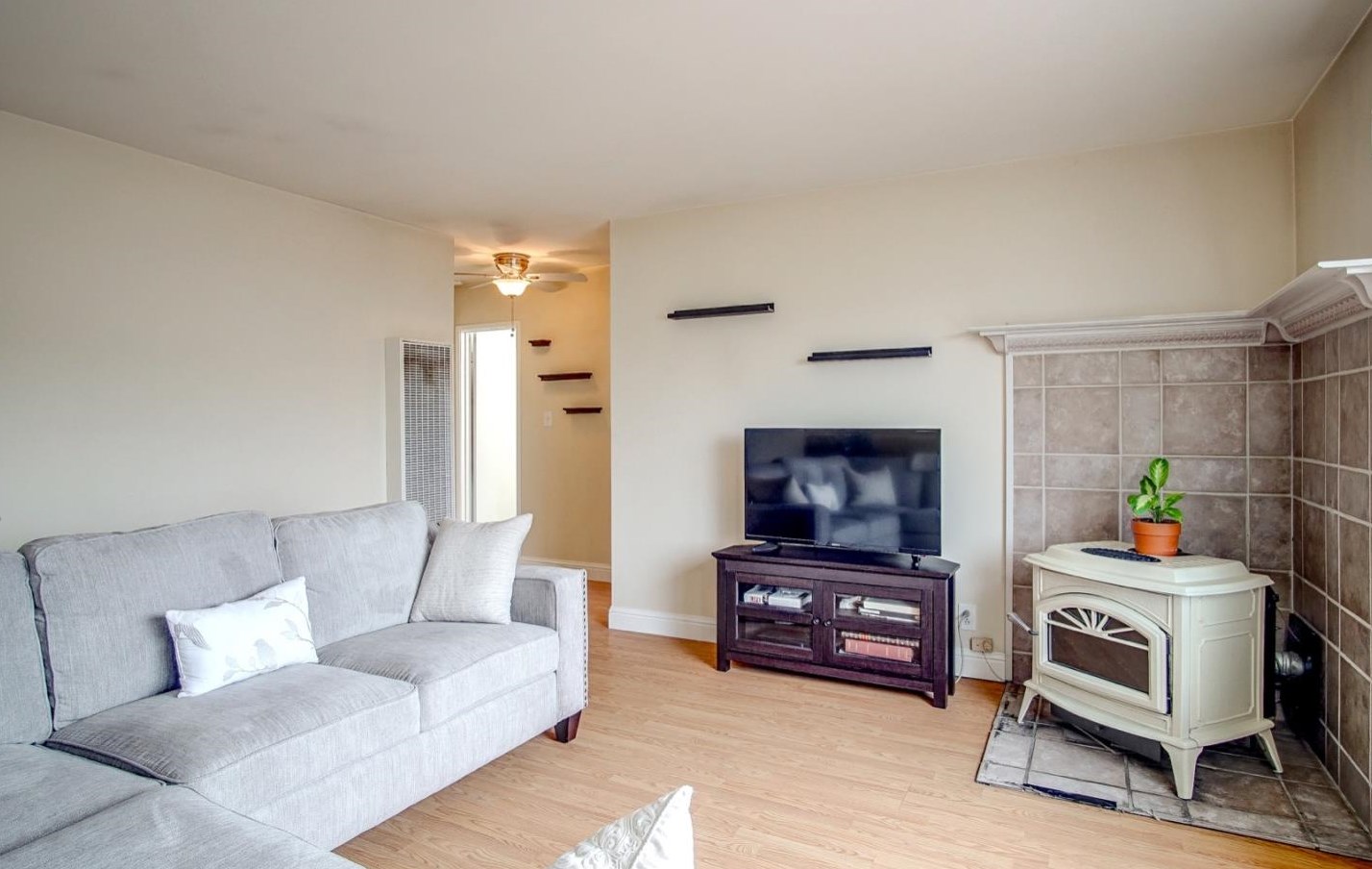 285 Kelton Dr, Salinas, CA 93906-1324
