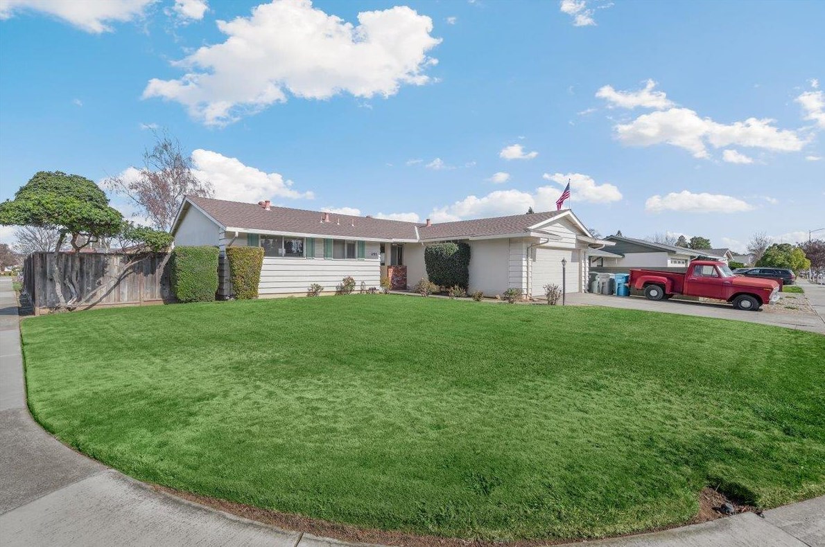 1195 Welburn Ave, Gilroy, CA 95020