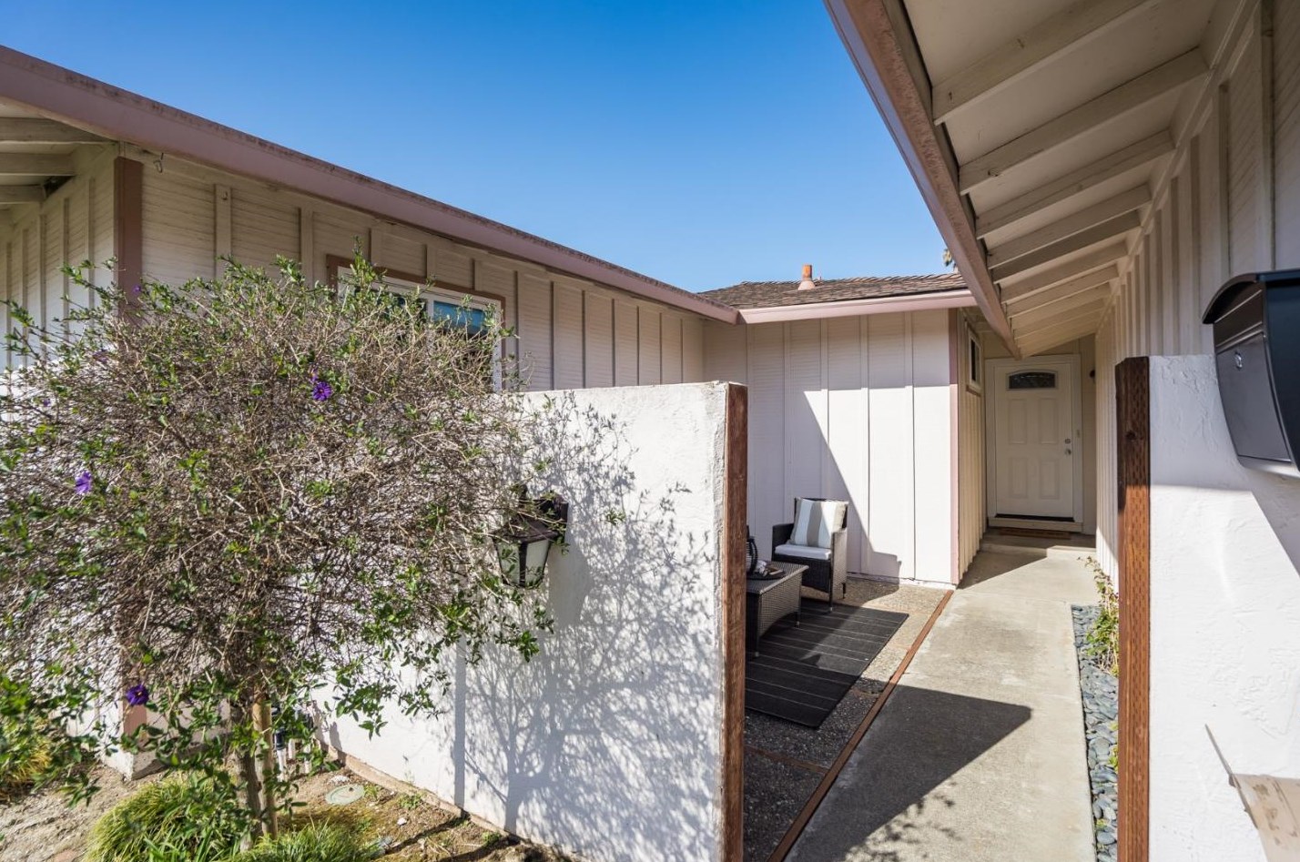1165 Balclutha Dr, San Mateo, CA 94404-1747