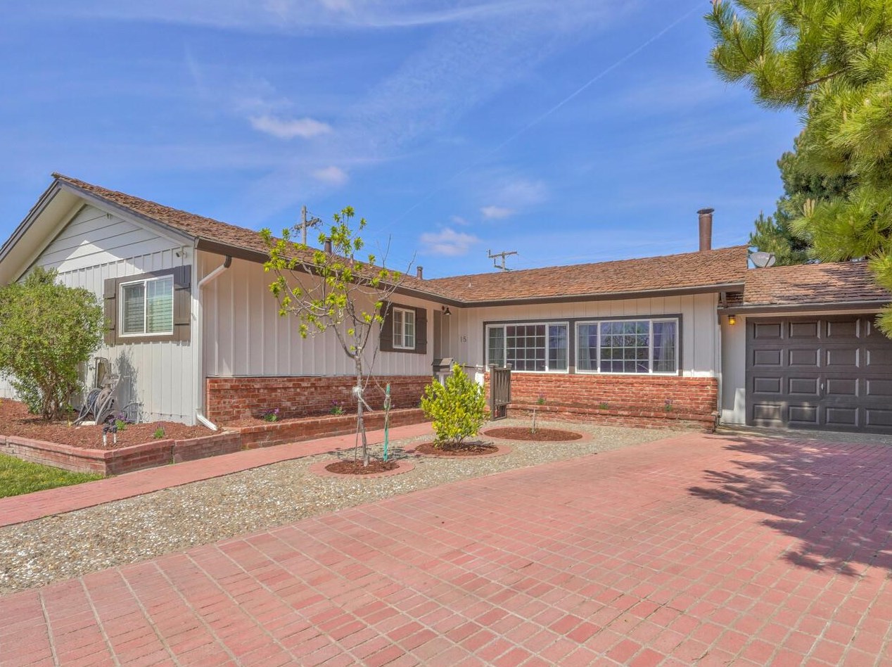 15 Dickens Cir, Salinas, CA 93901-1702