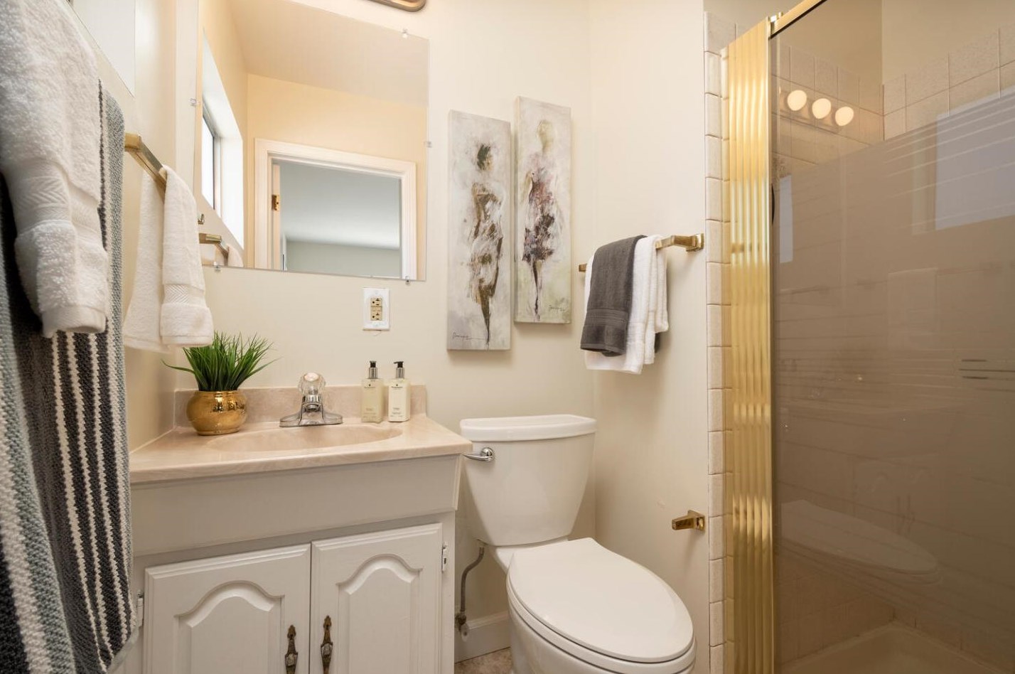 2515 Holland St, San Mateo CA  94403-1639 exterior