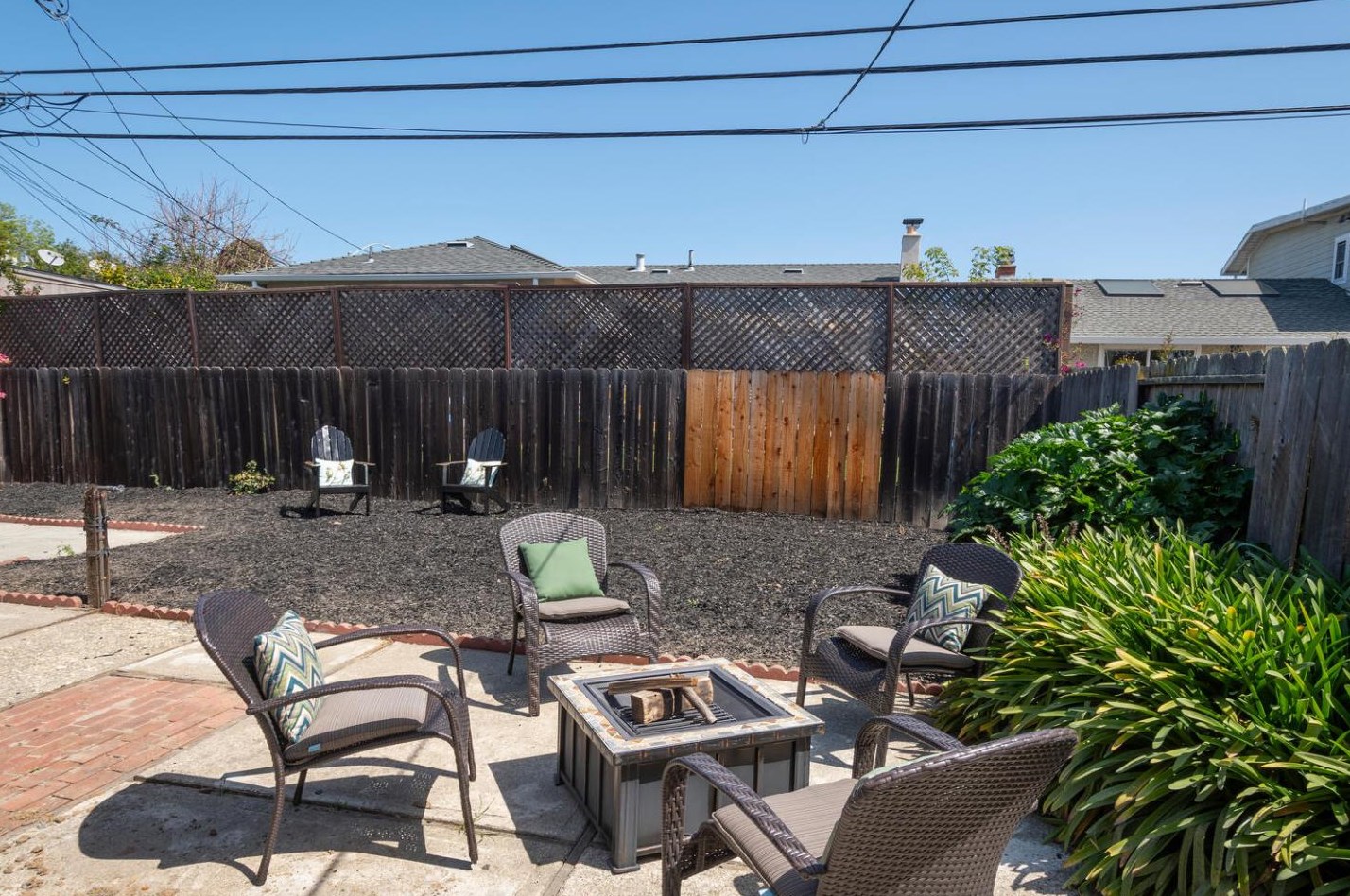 2515 Holland St, San Mateo CA  94403-1639 exterior