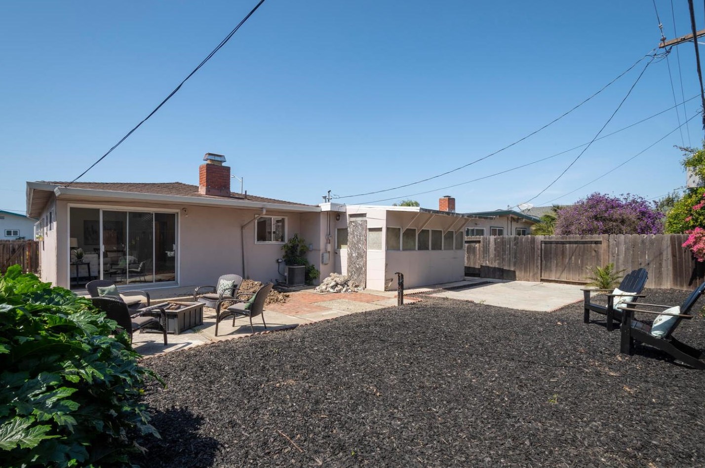 2515 Holland St, San Mateo CA  94403-1639 exterior