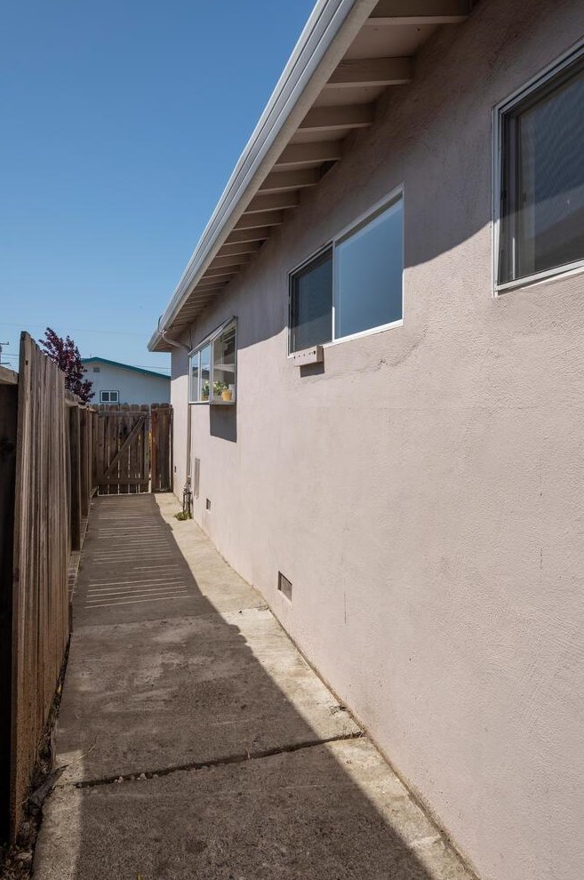 2515 Holland St, San Mateo CA  94403-1639 exterior