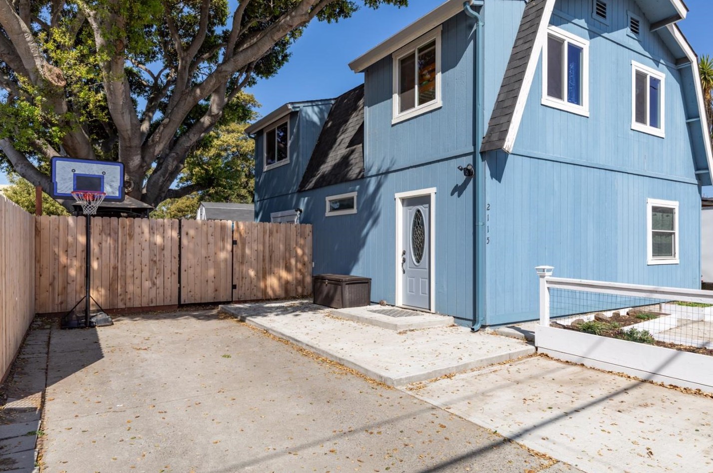 2115 Brutus St, Salinas, CA 93906-1705