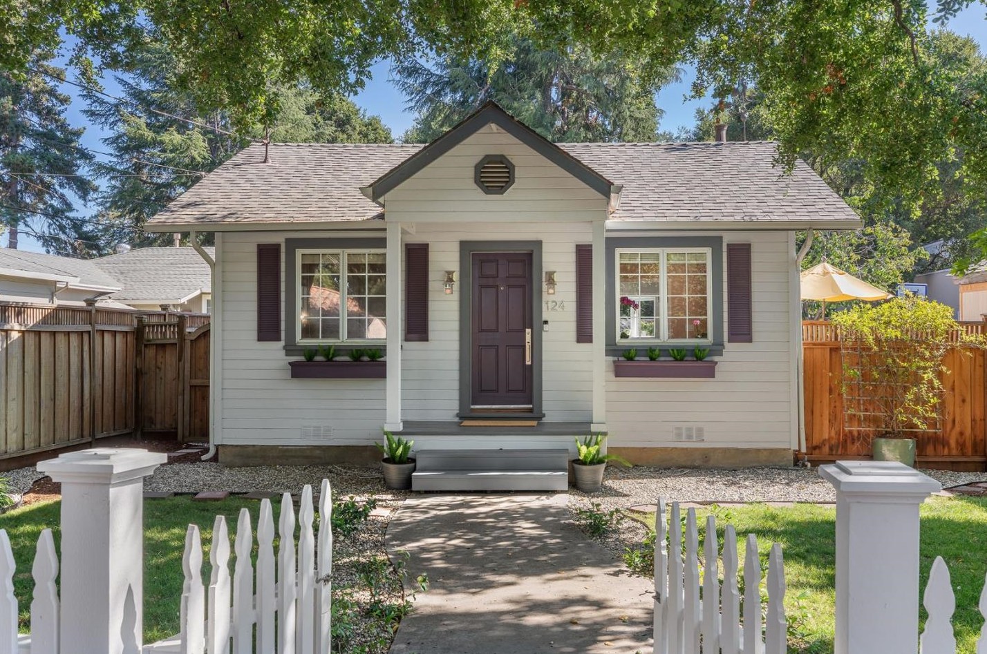 124 Oak Ct, Menlo Park, CA 94025-2837