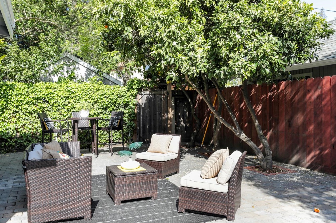 419 Laurel Ave, Menlo Park CA  94025-2820 exterior
