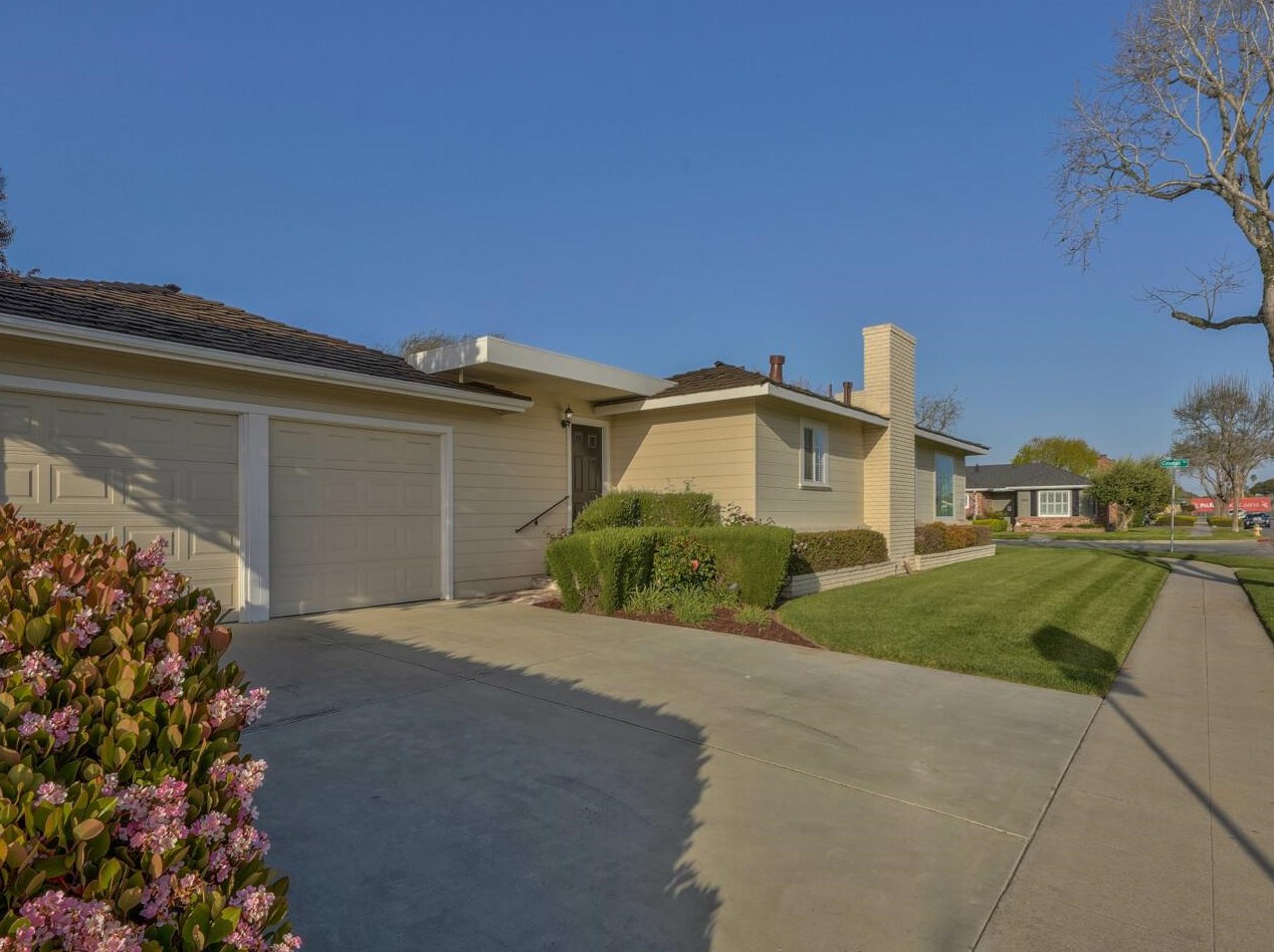 1026 Crespi Way, Salinas, CA 93901-1845