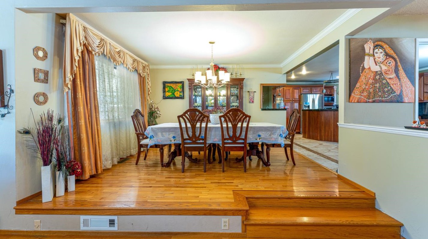 12311 Saraglen Dr, Saratoga CA  95070-3224 exterior