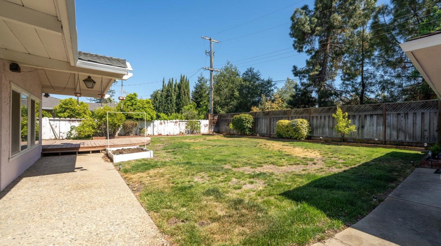 12311 Saraglen Dr, Saratoga CA  95070-3224 exterior