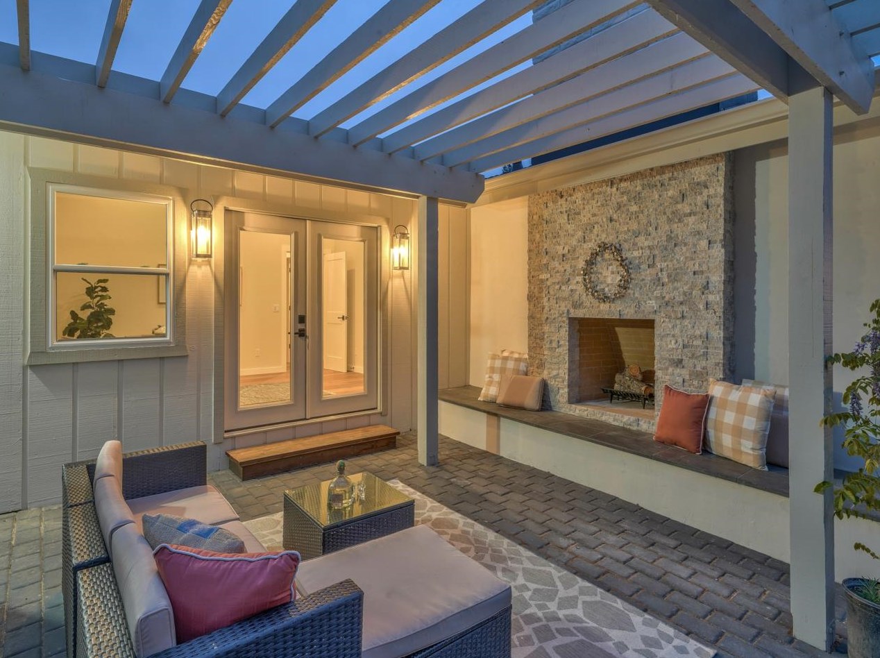 10121 Blue Larkspur Ln, Monterey CA  93940-6501 exterior