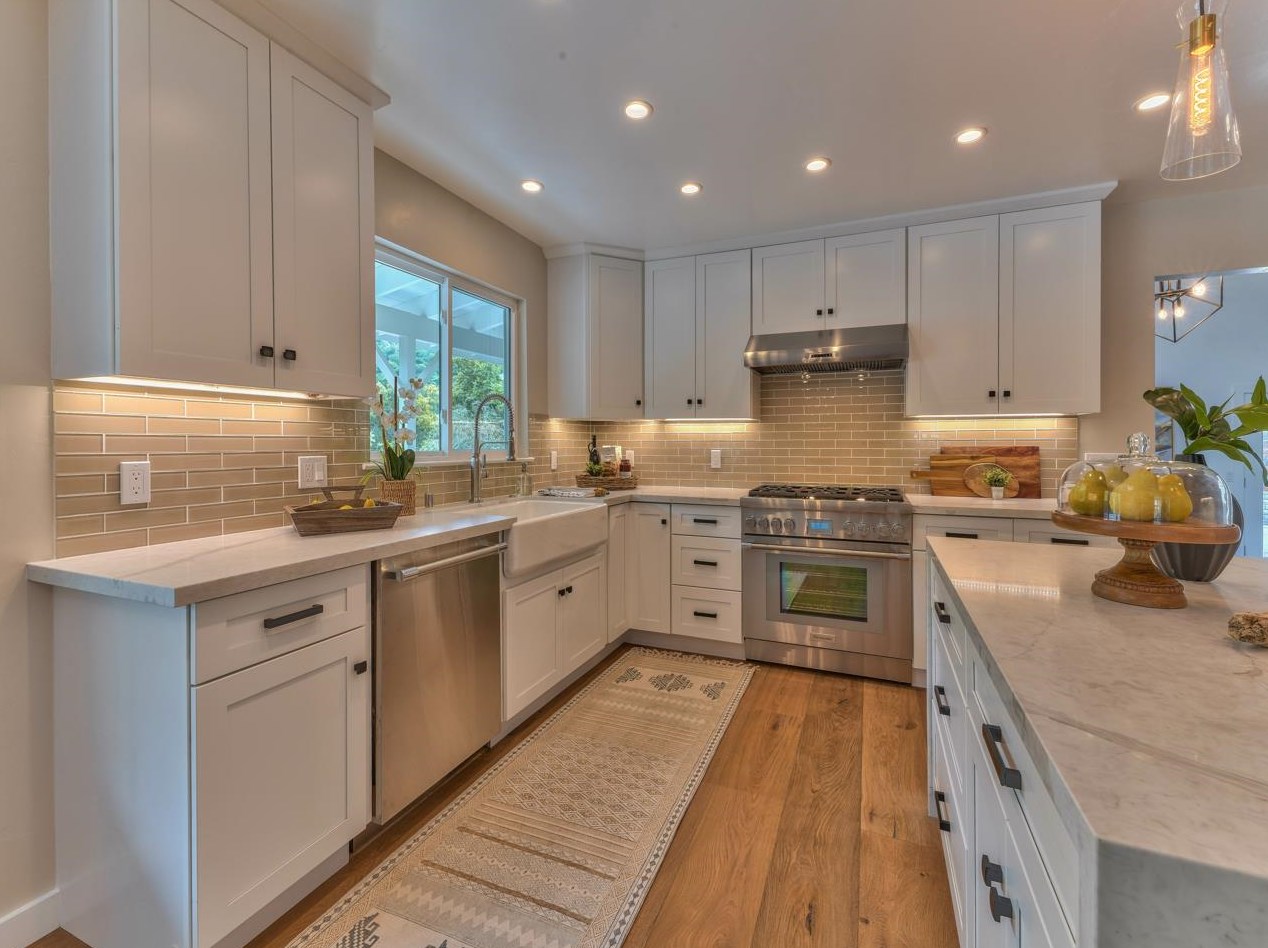 10121 Blue Larkspur Ln, Monterey CA  93940-6501 exterior