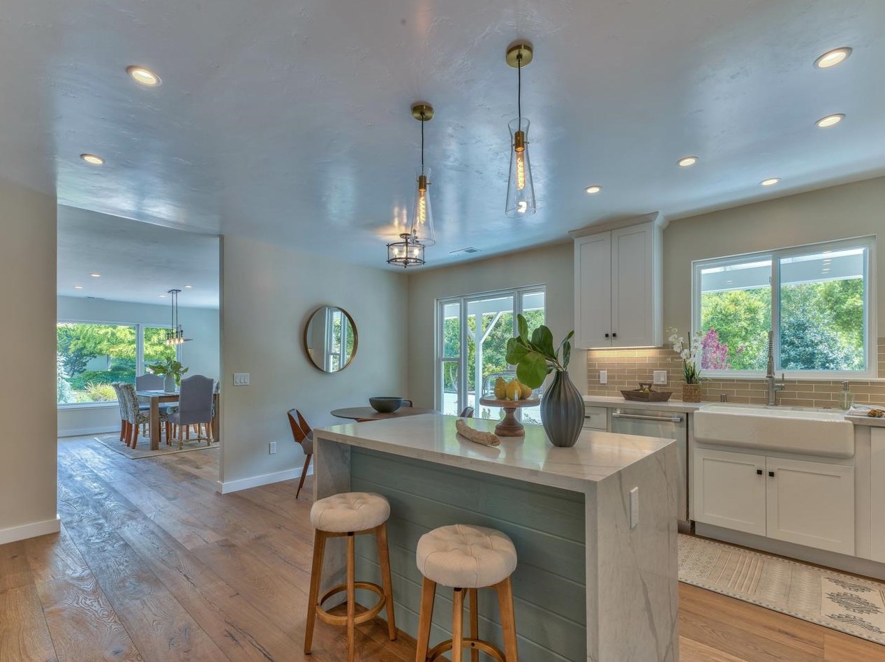 10121 Blue Larkspur Ln, Monterey CA  93940-6501 exterior