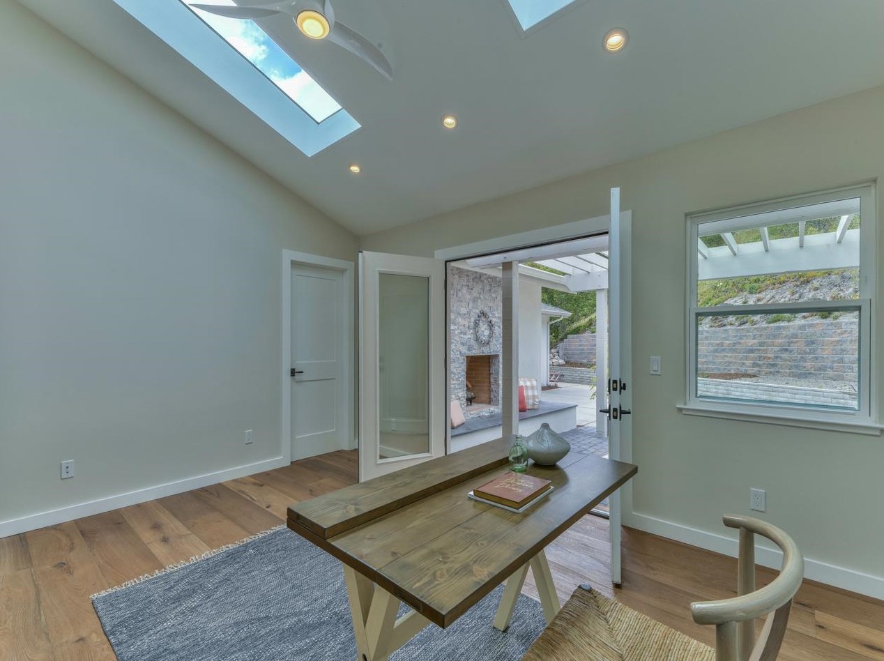 10121 Blue Larkspur Ln, Monterey CA  93940-6501 exterior