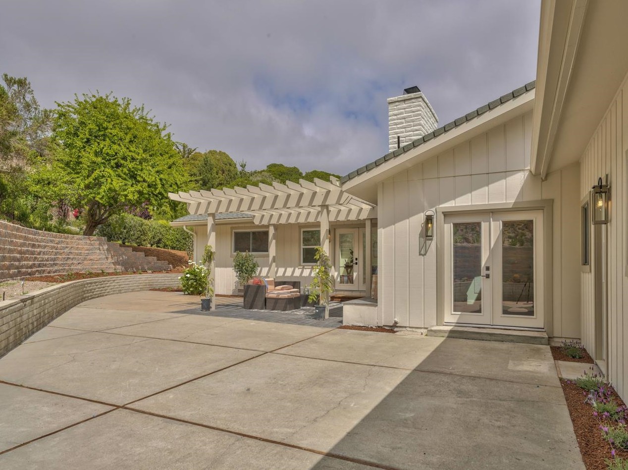 10121 Blue Larkspur Ln, Monterey CA  93940-6501 exterior