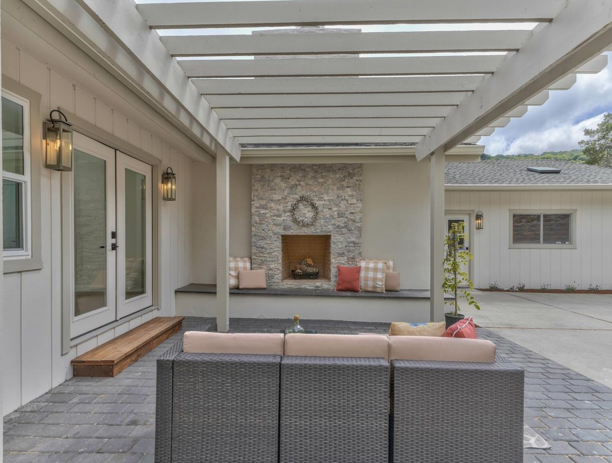 10121 Blue Larkspur Ln, Monterey CA  93940-6501 exterior