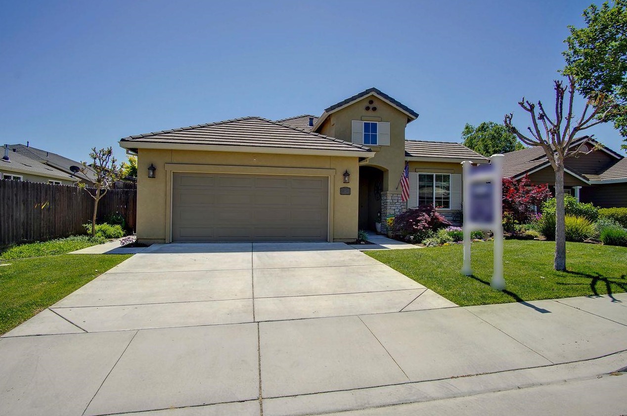 751 Riviera Dr, Hollister, CA 95023