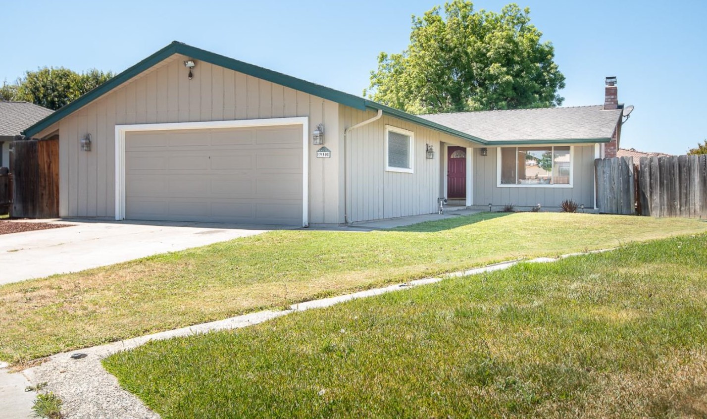 930 Apple Ct, Hollister, CA 95023