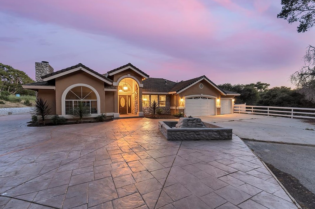 8640 Dyer Rd, Salinas, CA 93907-8778