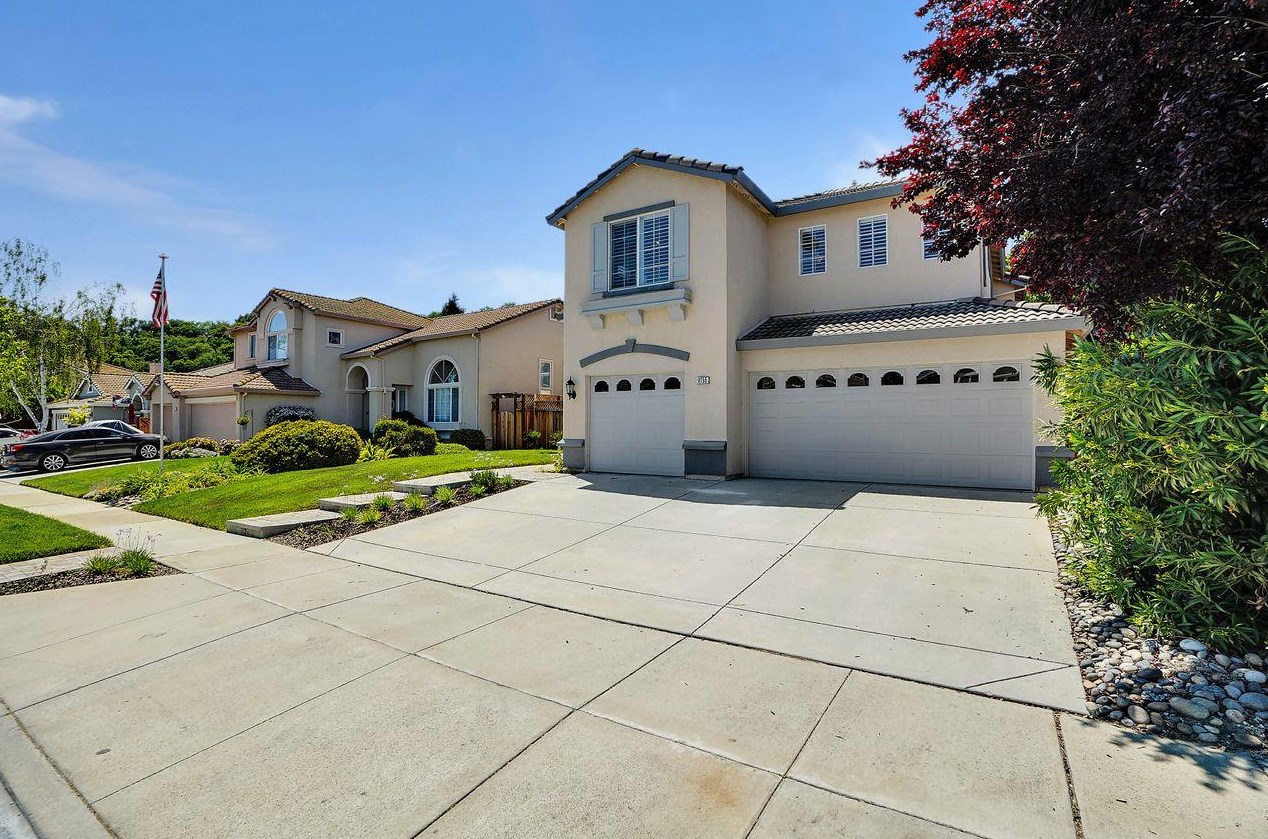 9755 Sparrow Glen Way, Gilroy, CA 95020