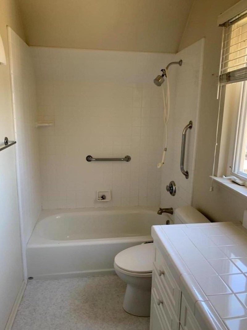 991 Alameda Ave, Monterey CA  93940-4403 exterior