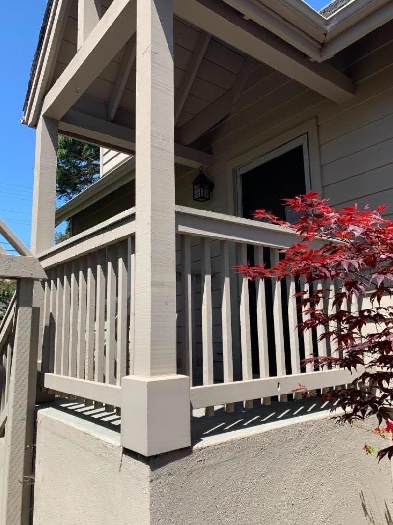 991 Alameda Ave, Monterey CA  93940-4403 exterior