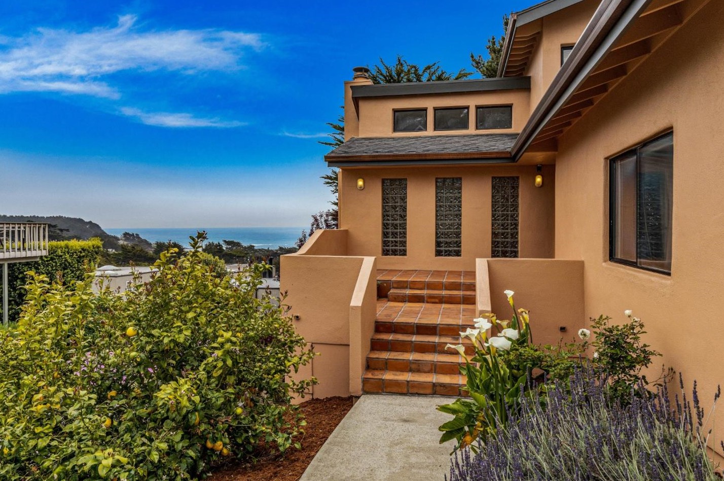 580 Stetson St, Moss Beach, CA 94038