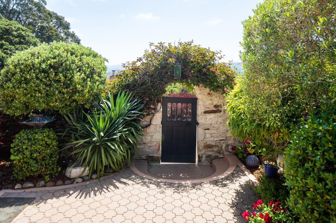 454 Cedar St, Monterey, CA 93940-2166