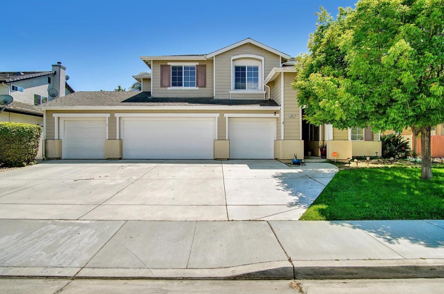 361 Majestic Dr, Hollister, CA 95023