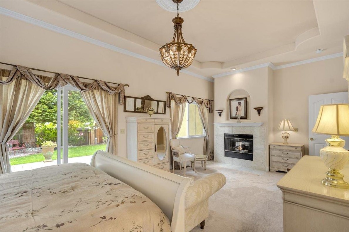 860 Valley Oak Dr, Hollister CA  95023-9155 exterior