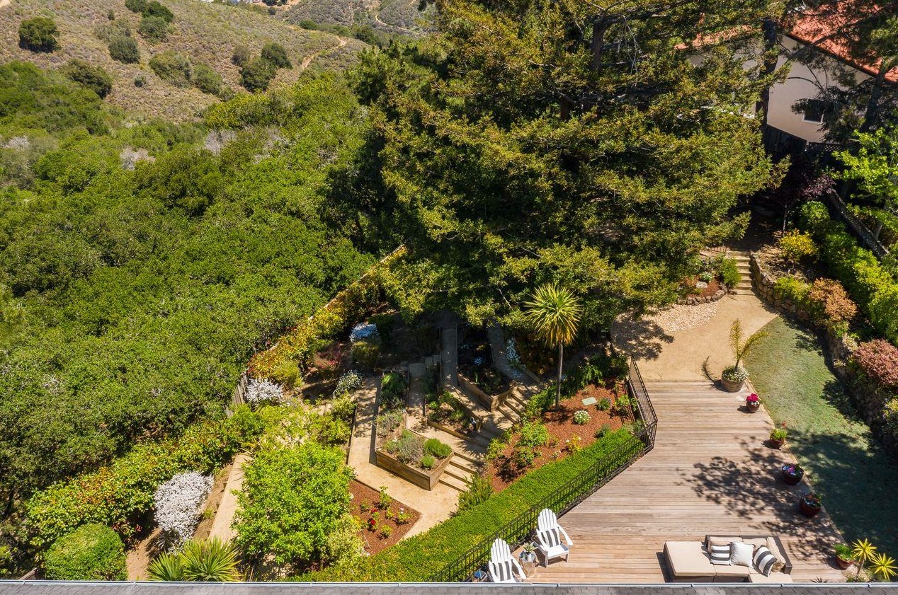 2462 Hallmark Dr, Belmont, CA 94002