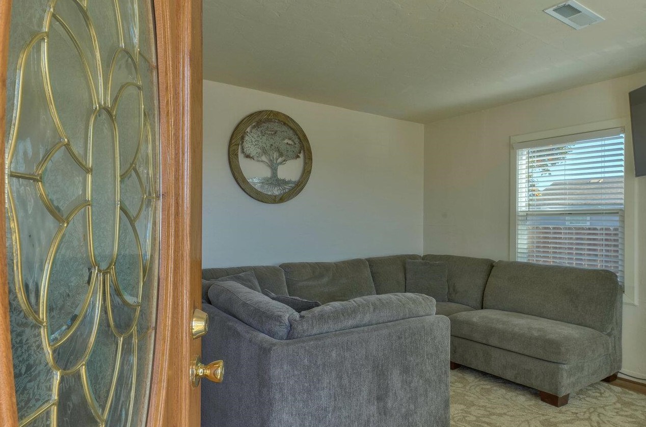 694 San Juan Grade Rd, Salinas, CA 93906-1010