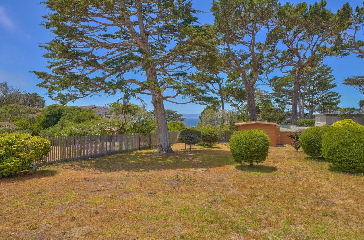 220 Crocker Ave, Del Monte Park, CA 93950