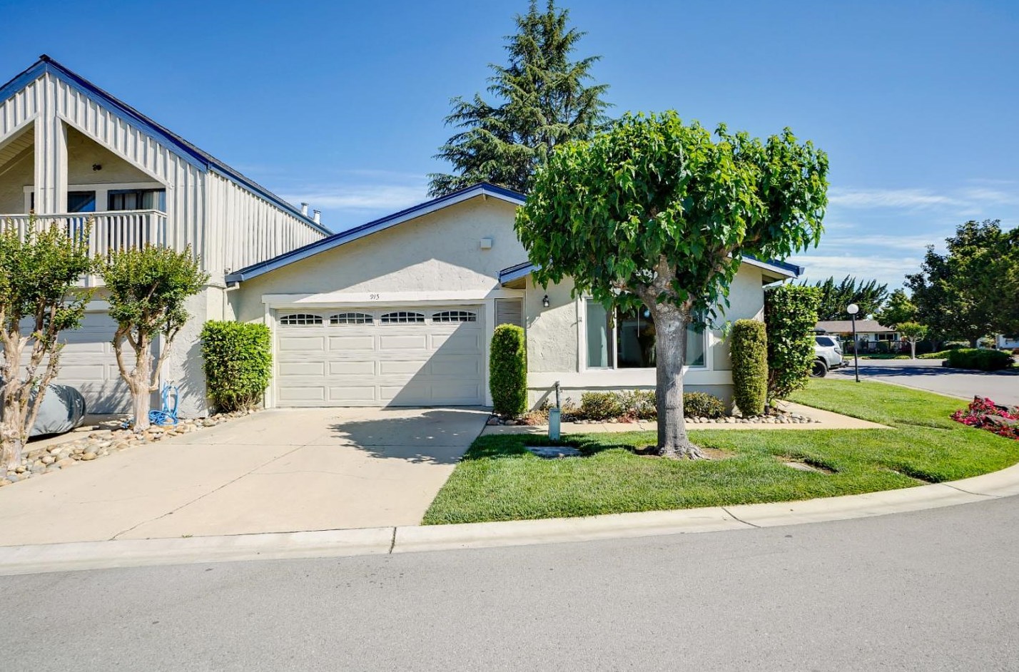 915 Bosco Ln, Gilroy, CA 95020-3943