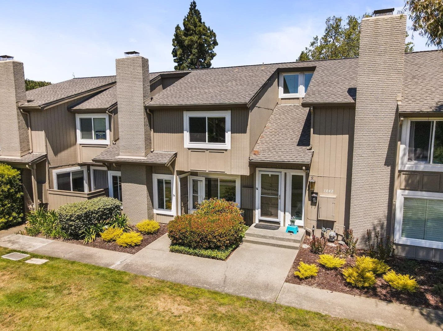 1044 Gull Ave, San Mateo, CA 94404-1445