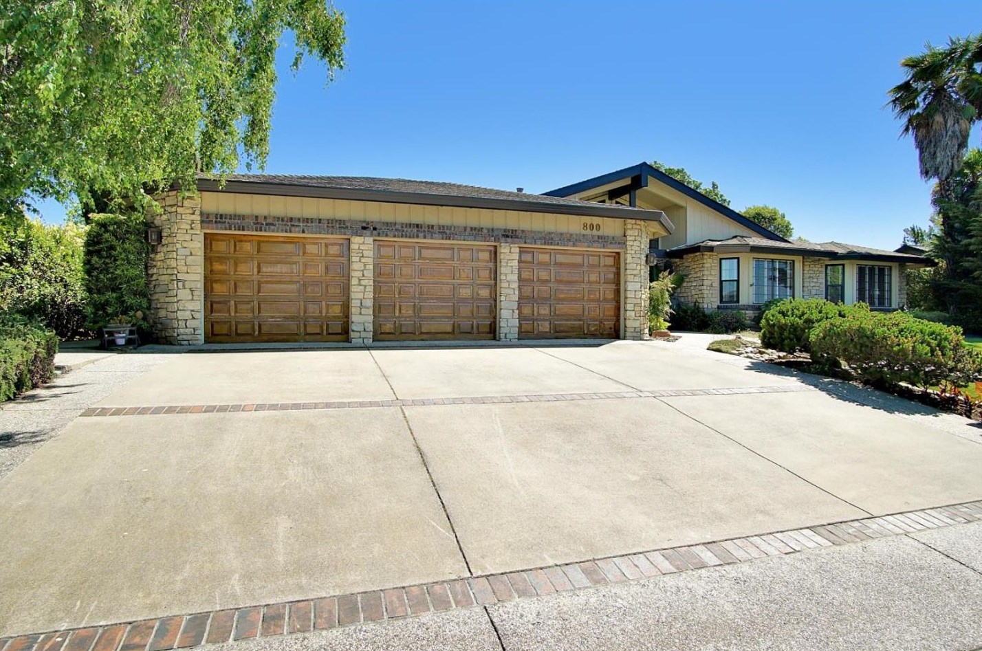 800 S Ridgemark Dr, Hollister, CA 95023