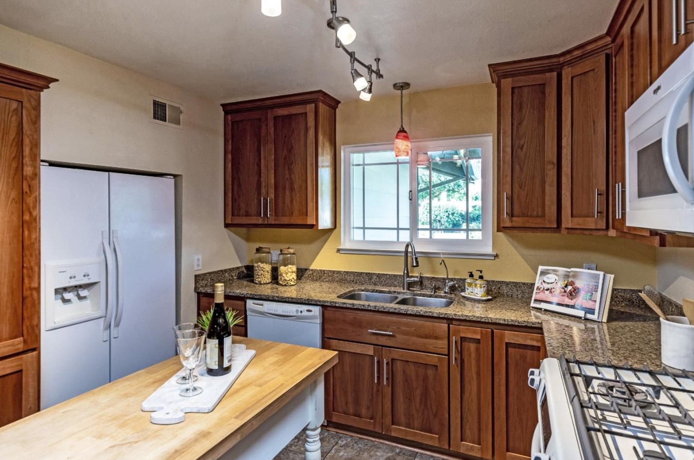 101 Manor Ct, Morgan Hill, CA 95037