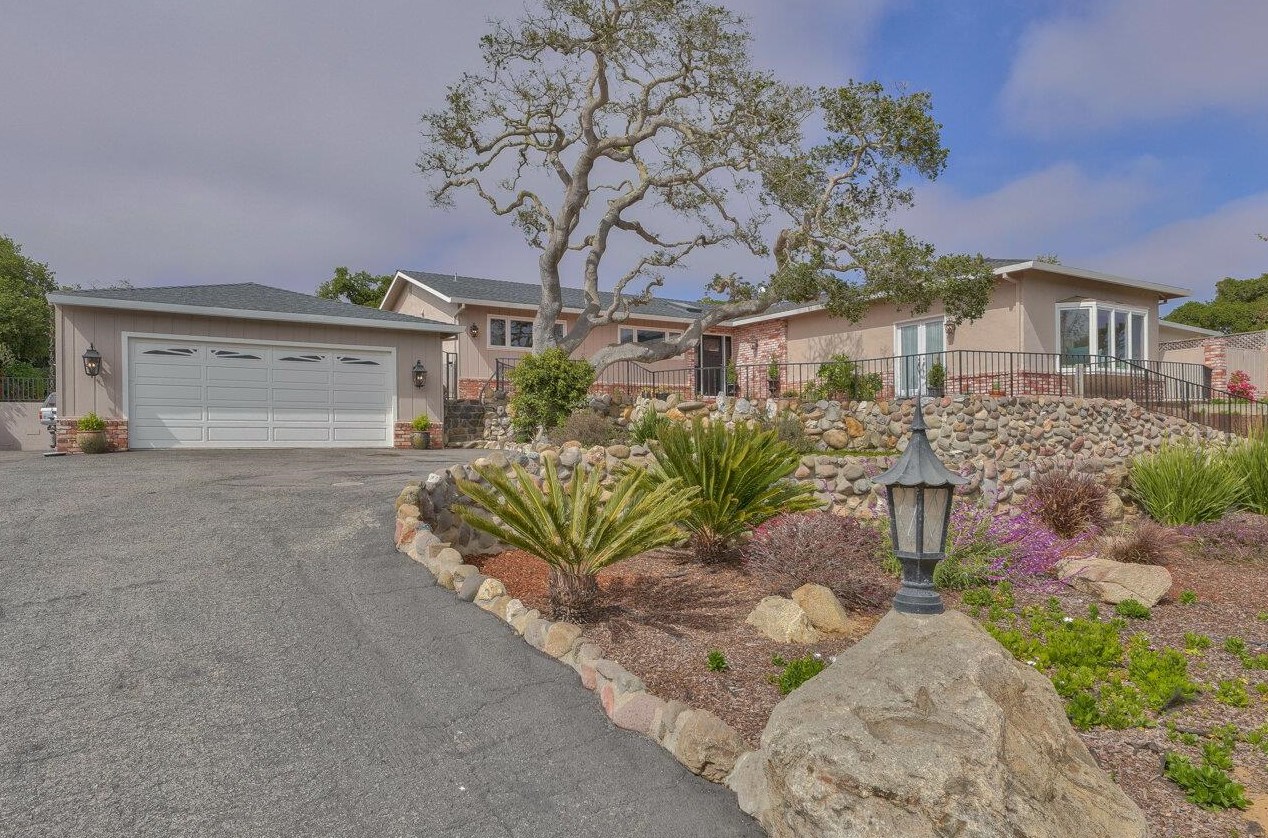 15265 Charter Oak Blvd, Salinas, CA 93907