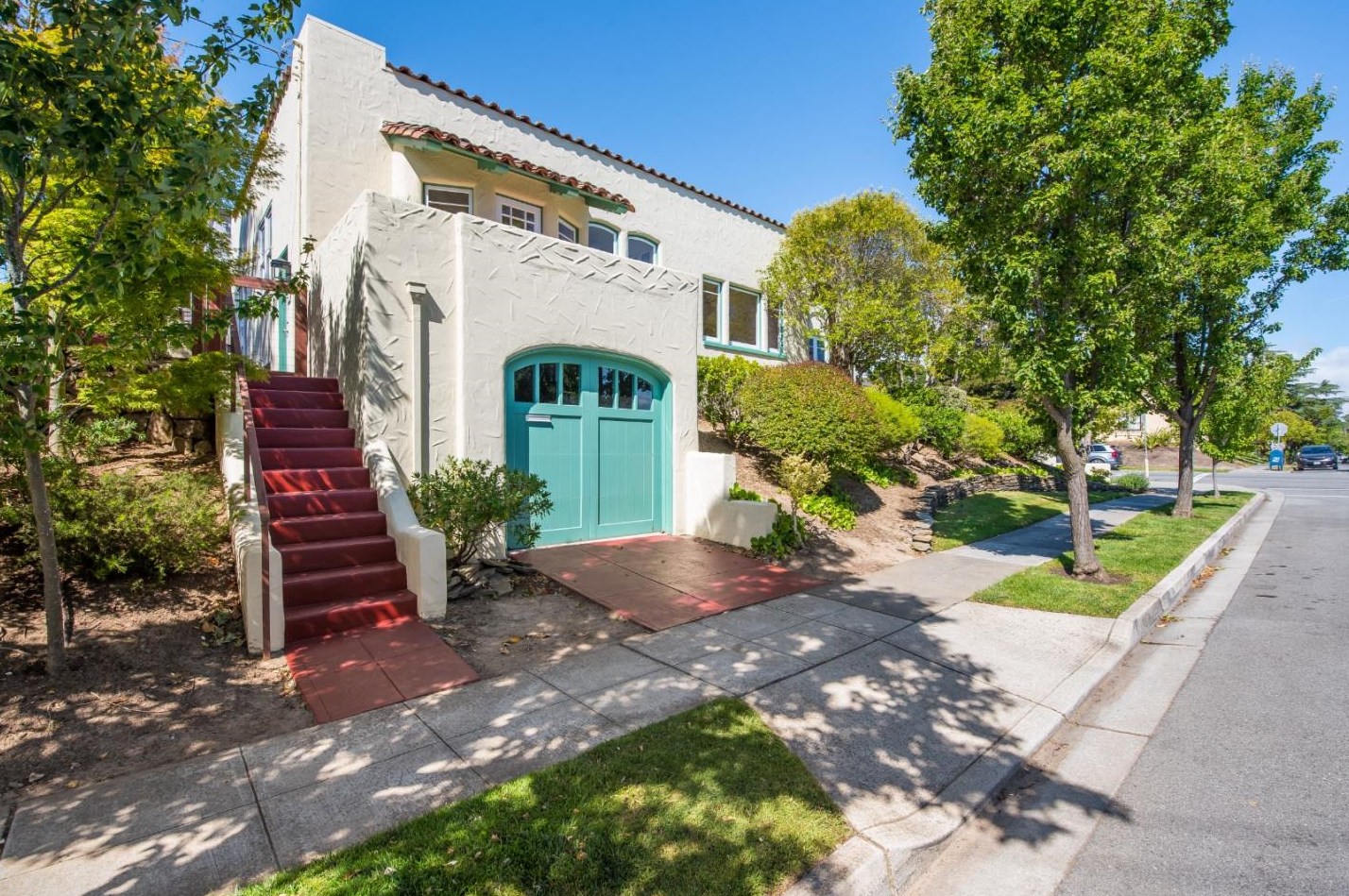 2101 Hillside Dr, Burlingame, CA 94010