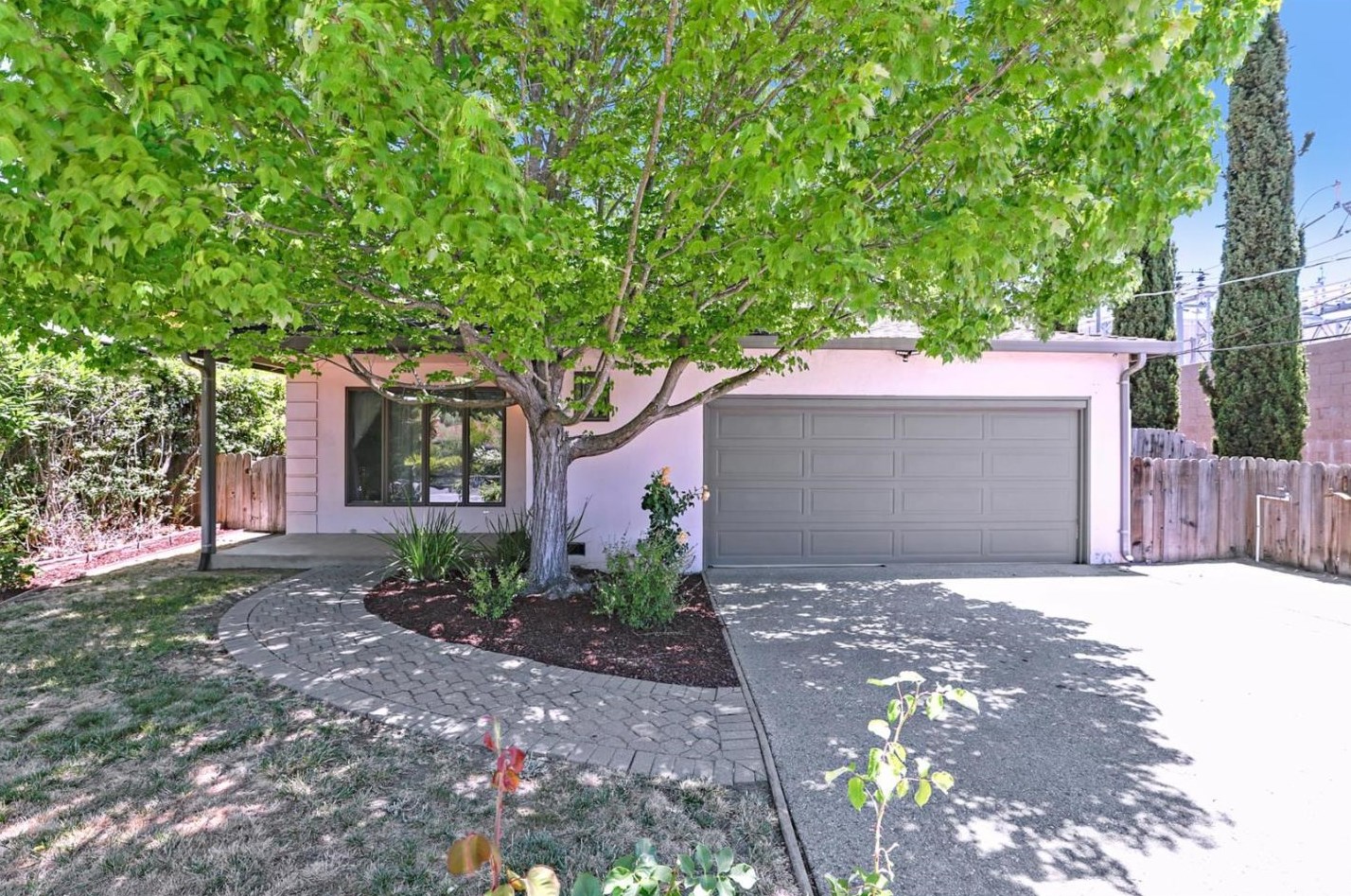 2067 Ashton Ave, Menlo Park, CA 94025-6003